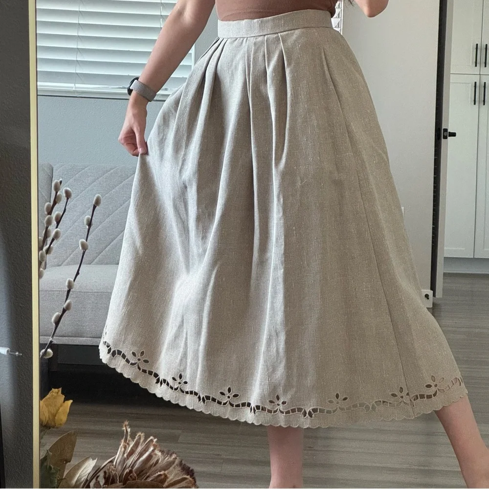 Oscar de la Renta Beige Midi Skirt - Elegant A-Line with Scalloped Hem - Picture 2 of 14